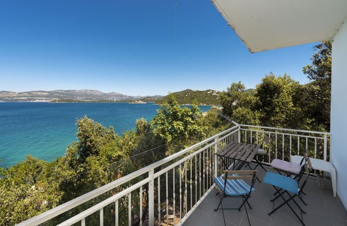 Dubrava Apartment | Alenka 2 - Beachfront apartment, 10 m from the sea