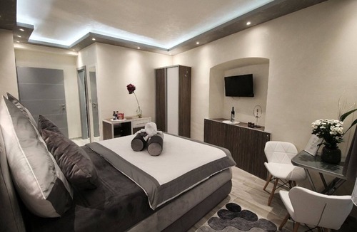 City Center House | Alessio Premium Rooms - King Room 4
