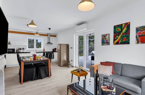Zaostrog House | Alleinstehendes Ferienhaus mit Pool und drei Sch by Interhome