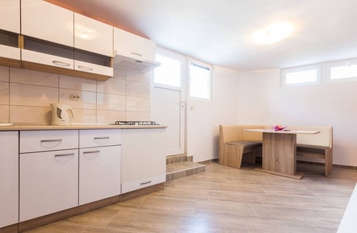 Kukljica Villa | AMAZING 1 BED. APARTMENT-10 MINUTES WALK TO BEACH!