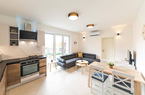 Kastel Novi Apartment | Amazing apartment in Kastel Novi with WiFi