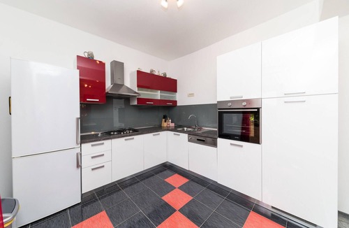 Okrug Donji Apartment | Amazing apartment in Okrug Donji with WiFi
