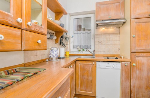 Cizici Apartment | Amazing apartment in Cizici with house sea view