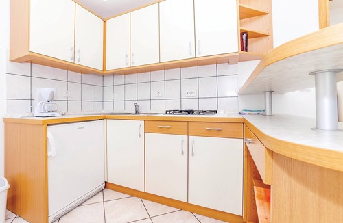 Grizane Apartment | Amazing apartment in Grizane with swimming pool