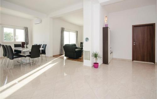 Blizna Donja Apartment | Amazing Apartment In Blizna Donja