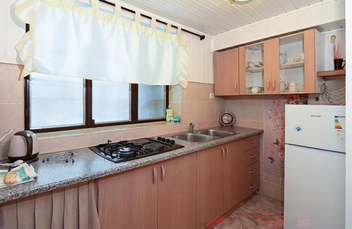 Jadranovo Apartment | Amazing apartment in Jadranovo with WiFi