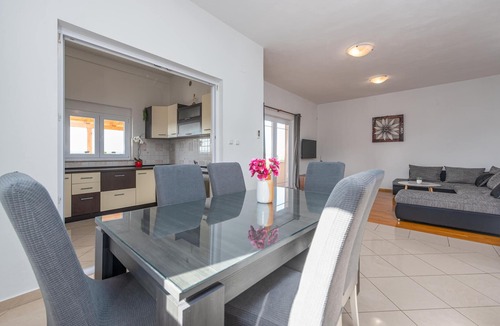 Jasenice Apartment | Amazing apartment in Maslenica with WiFi