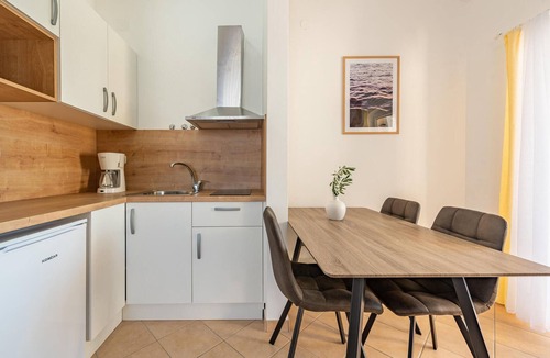 Kosljun Apartment | Amazing apartment in Kosljun with house sea view