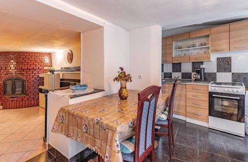 Liznjan Apartment | Amazing apartment in Liznjan with WiFi