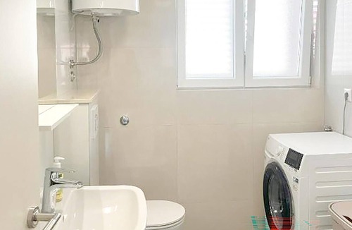 Vrpolje Apartment | Amazing apartment in Makarska with WiFi