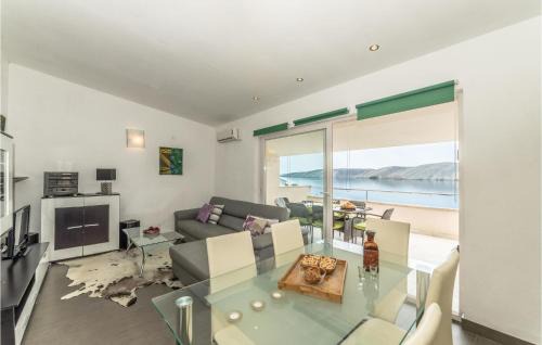 Miskovici Apartment | Amazing Apartment In Miskovici