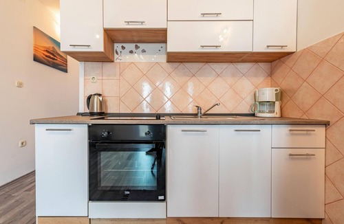 Povljana Apartment | Amazing apartment in Povljana with WiFi