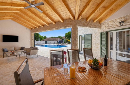 Sibenik House | Amazing home in Dubrava kod Sibenika with sauna