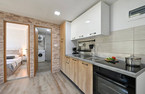 Ludbreg House | Amazing home in Vinogradi Ludbreski with sauna
