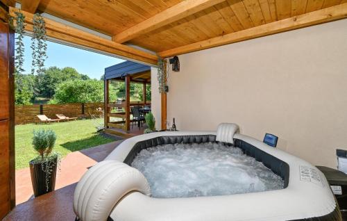 Ludbreg House | Amazing Home In Vinogradi Ludbreski With Sauna