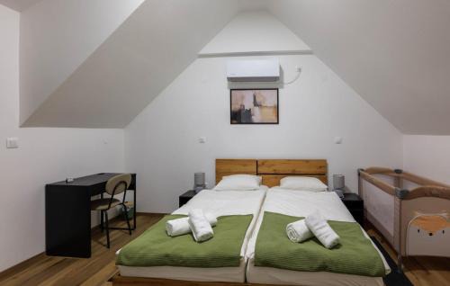 Strigova House | Amazing Home In Banfi