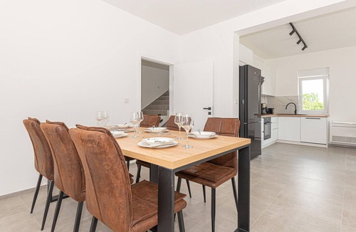 Bilice House | Amazing home in Bilice