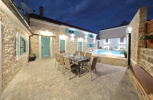Donje Rastane House | Amazing home in Donje Rastane