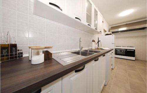 Donje Rastane House | Amazing Home In Donje Rastane