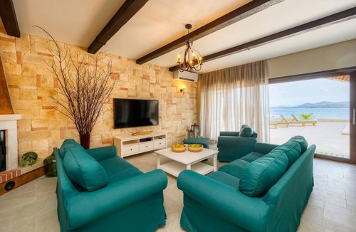 Janjina House | Amazing home in Drace
