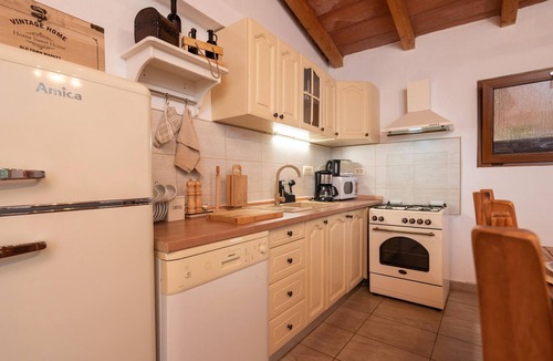 Jadreski House | Amazing home in Jadreski with private swimming pool, can be inside or outside