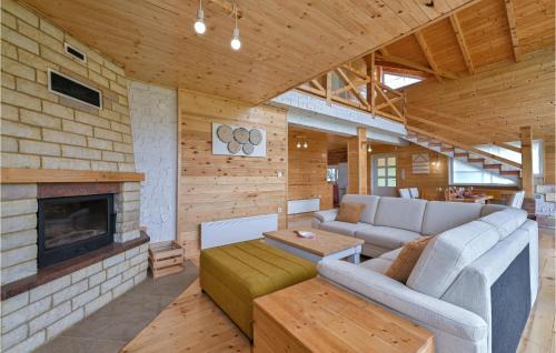 Novi Marof House | Amazing Home In Jelenscak With Sauna