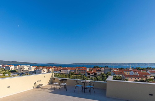 Kastel Luksic House | Amazing home in Kastel Luksic