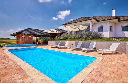 Krizevci House | Amazing home in Krizevci
