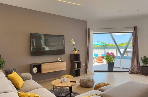Mali Vareski House | Amazing home in Krnica