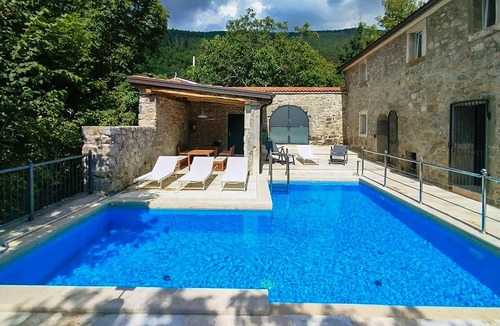 Lupoglav House | Amazing home in Lanisce
