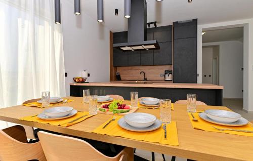 Ljubac House | Amazing Home In Ljubac
