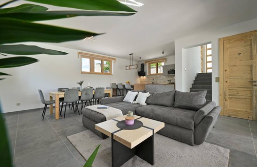 Veliko Trojstvo House | Amazing home in Maglenca with sauna