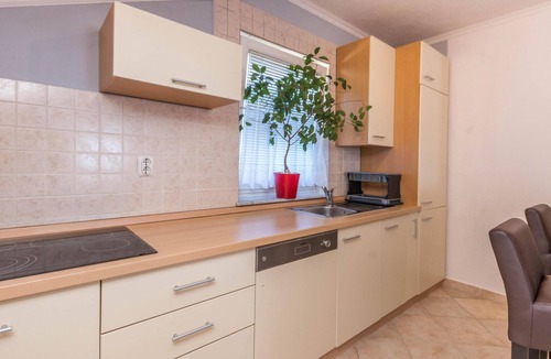 Benkovac House | Amazing home in Miranje