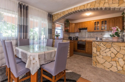 Benkovac House | Amazing home in Miranje