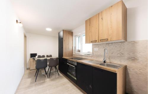 Neoric House | Amazing Home In Muc Gornji