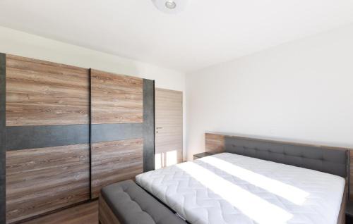Neoric House | Amazing Home In Muc Gornji