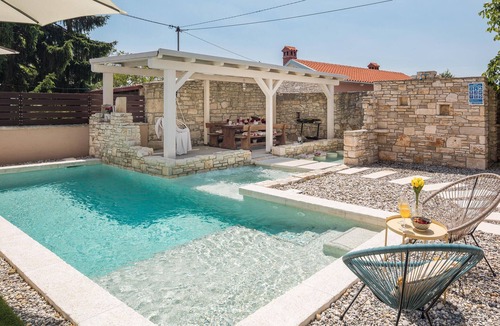 Peresiji House | Amazing home in Peresiji