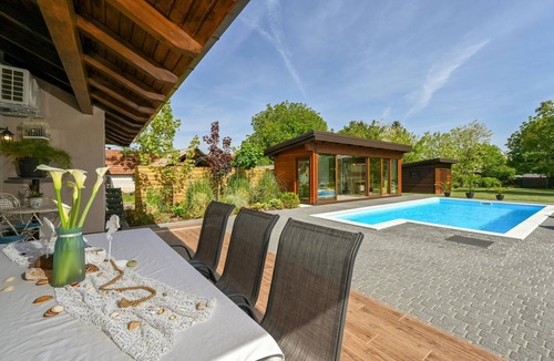 Puscine House | Amazing home in Puscine with sauna