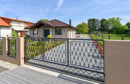 Puscine House | Amazing home in Puscine with sauna