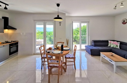 Risika House | Amazing home in Risika