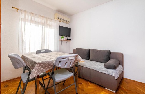 Rovanjska House | Amazing home in Rovanjska with 1 Bedrooms