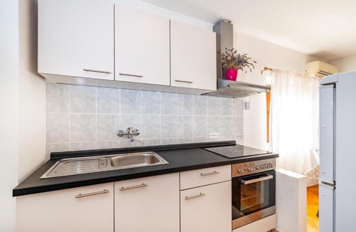 Rovanjska House | Amazing home in Rovanjska with 1 Bedrooms