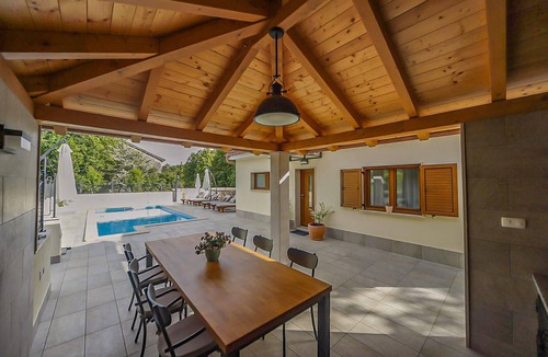 Lipa House | Amazing home in Sapjane