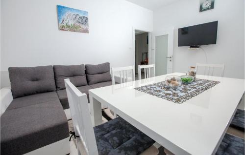 Seline House | Amazing Home In Seline