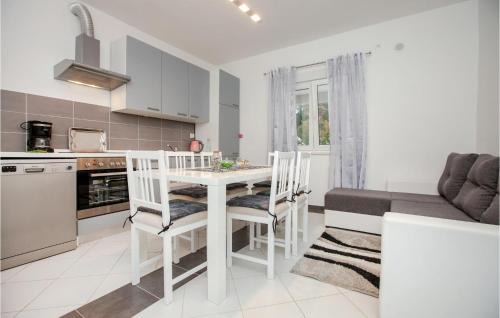 Seline House | Amazing Home In Seline