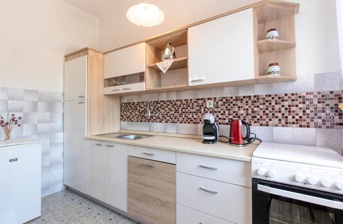 Seline House | Amazing home in Seline with WiFi