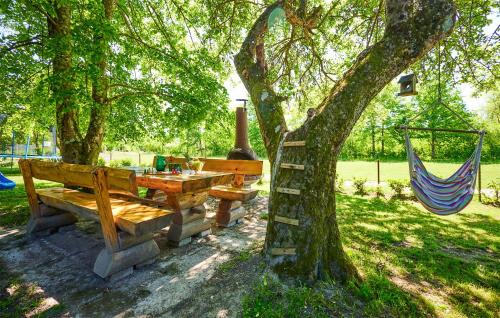 Lekenik House | Amazing Home In Sisinec With Wifi