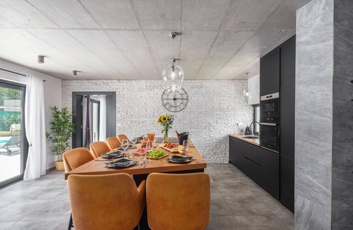 Zminj House | Amazing home in Sivati