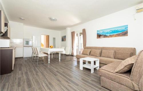Soline House | Amazing Home In Soline