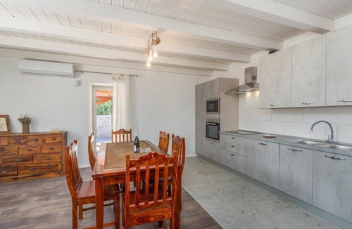 Kringa House | Amazing home in Tinjan